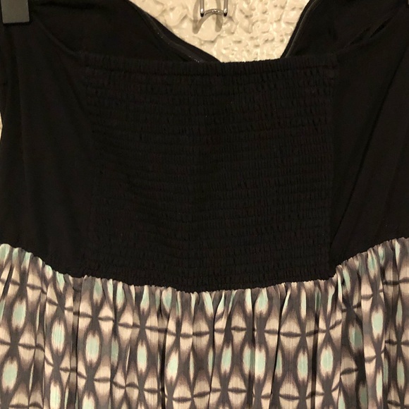 Patterned High-Low Dress - Picture 5 of 9